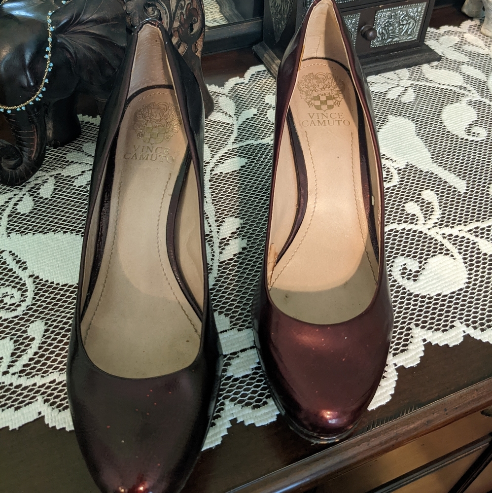 Vince Camuto heals, size 9, red